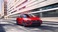 Pada bagian interior, dengan pendekatan Man-Maximum, Machine-Minimum menghasilkan nilai khas Civic klasik yang sangat sederhana, bersih dan modern. Dengan desain kabin yang rapi dari generasi awal dari Civic, interior model baru ini menampilkan visibilitas yang lebih baik, ergonomis yang intuitif serta teknologi yang berfokus pada pengemudi. Untuk pertama kalinya pada mobil Civic, Honda memberikan tampilan instrumen digital dengan layar sentuh yang lebar dan berwarna. Foto: dok. Honda