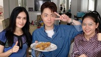 Iis Dahlia juga sangat dekat dengan anak pertamanya, Salshadilla Indradjaja. Keduanya sering membuat konten YouTuber bersama, salah satunya konten memasak. Foto: Instagram @isdadahlia