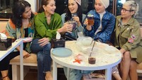 Momen tersebut terjadi saat Iis Dahlia menjadi juri bersama Pasha Ungu di sebuah acara. Keduanya terlibat argumen dan membuat Iis memilih walkout alias keluar ruangan. Foto: Instagram @isdadahlia
