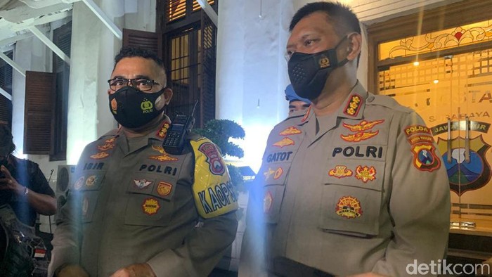 Kapolrestabes Surabaya Kombes Johnny Eddizon Isir