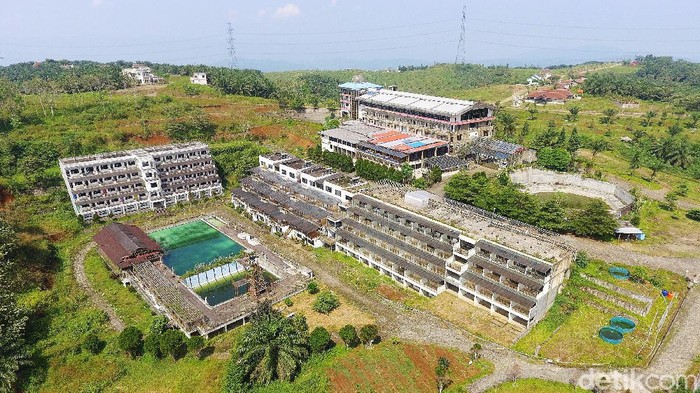 Kondisi Bukit Algoritma dari Udara Proyek Bukit Algoritma yang disebut bakal jadi Silicon Valley-nya Indonesia berada di kawasan perkebunan sawit di Cikidang, Sukabumi, Jabar. Begini penampakan lokasinya dari udara.