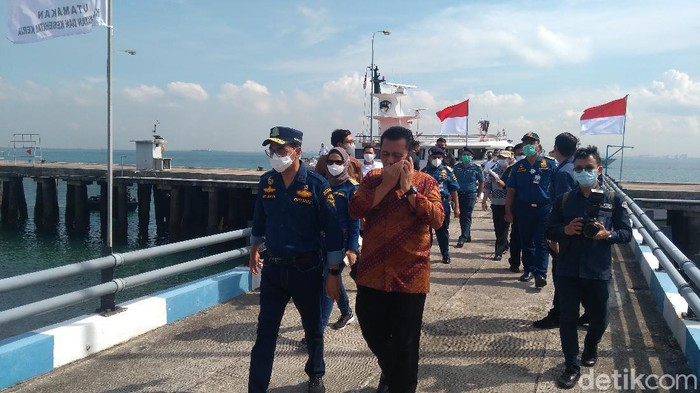 Menhub Budi Karya Sumadi pantau pergerakan mudik migran di Pelabuhan Batam (Adhyasta Dirgantara/detikcom)