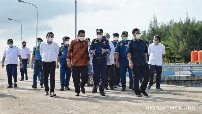 Menhub-Gubernur Kepri Tinjau Bandara Raja H Abdullah dan Pelabuhan Malarko