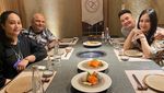 Momen Manis Adly Fairuz Saat Makan Bareng Istri dan Keluarga