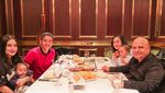 Momen Manis Adly Fairuz Saat Makan Bareng Istri dan Keluarga