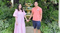 Adly menyebut kasus pencemaran nama baik. Karena hal ini, mertuanya yang bernama Yulia Irawari dipanggil ke Polda Metro Jaya. Ia diduga membuat isu jika Adly telah melakukan KDRT pada Angbeen. Foto: Instagram adlyfairuz