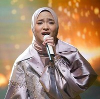Nissa Sabyan menampakkan batang hidungnya untuk pertamakali setelah ramai dugaan pelakor yang dialamatkan kepadanya. Bersama grup band Sabyan Gambus, ia mengisi acara Insert Story Spesial Ramadhan. Foto: Dok. InsertLive