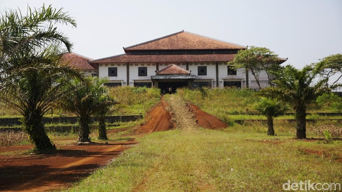 Kawasan Cikidang di Sukabumi dibidik menjadi lokasi Bukit Algoritma alias 'Silicon Valley'-nya Indonesia. Di lokasi itu terdapat gedung sekolah Shaolin yang terbengkalai.