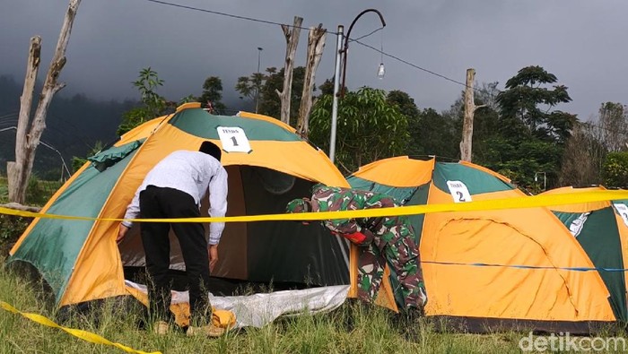 Penampakan Deretan Tenda untuk Karantina Pemudik di Karanganyar Desa Berjo, Kabupaten Karanganyar, mempersiapkan tempat karantina mandiri bagi warganya yang nekat mudik 2021. Deretan tenda sudah disiapkan di area bumi perkemahan Tambak.