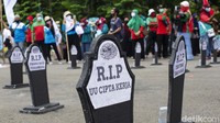 Menurut Presiden KSPI Said Iqbal, aksi May Day melibatkan 50.000 buruh, yang tersebar di 24 provinsi, 200 kabupaten/kota dan di 3.000 pabrik.