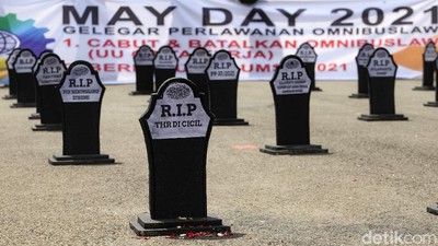 Penampakan Kuburan UU Cipta Kerja