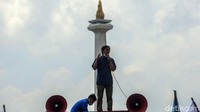Mereka memprotes UU Cipta Kerja yang dinilai merugikan para buruh.