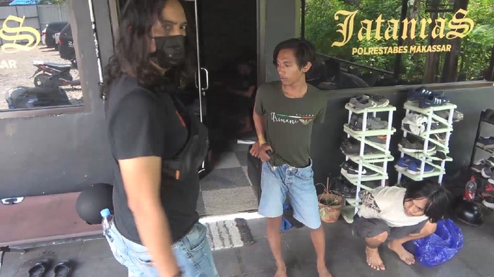 Tim Jatanras Polrestabes Makassar menangkap seorang pengendara ojek online (ojol) yang membegal penumpangnya berjenis kelamin wanita.