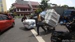 Potret Buruh Panggul di Pasar Tanah Abang