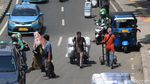Potret Buruh Panggul di Pasar Tanah Abang