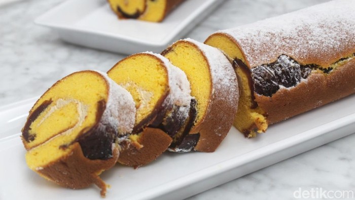 Resep Bolu Gulung Kurma yang Lembut Manis dari Chef Yongki Gunawan