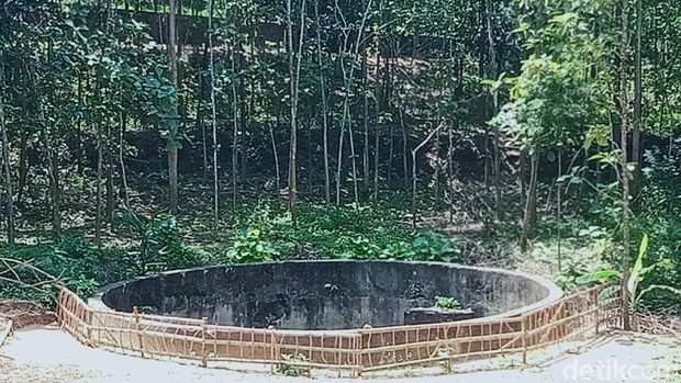 Salah satu luweng di Gunung Pegat, Desa Jotangan, Kecamatan Bayat, Klaten, Sabtu (1/5/2021).