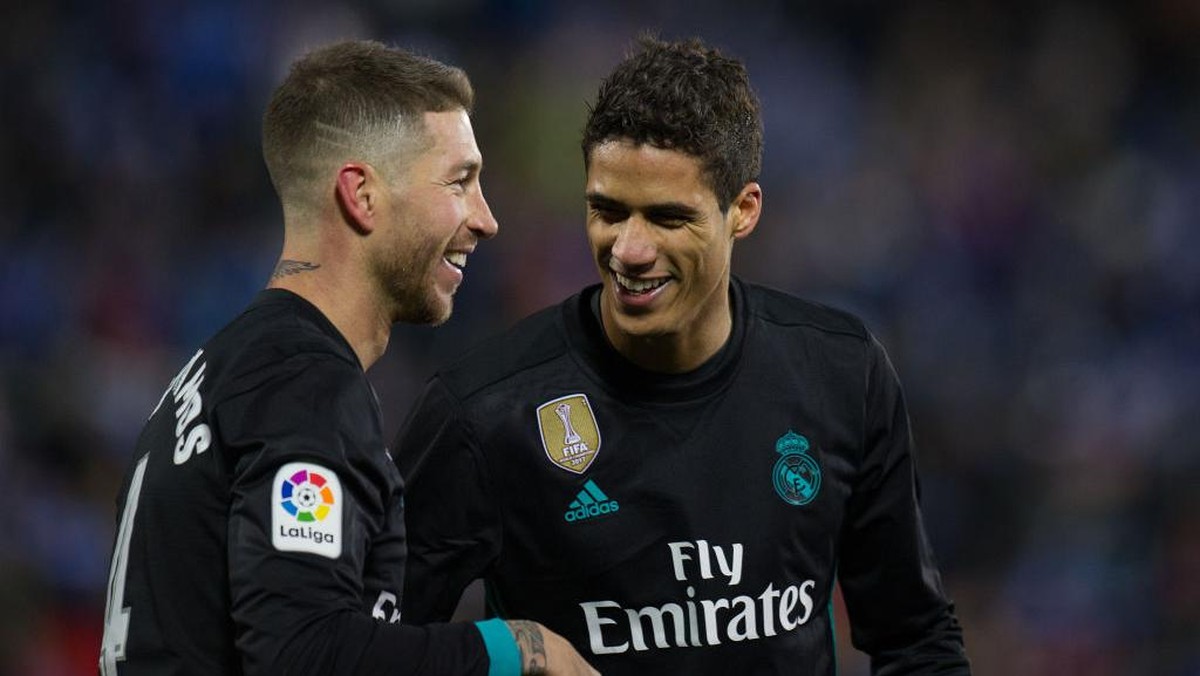 Real Madrid bisa apa ditinggal Raphael Varane dan Sergio Ramos (Foto: (Getty Images/Denis Doyle)