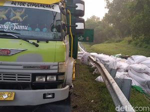 Nahas! Dongkrak Patah Saat Ganti Ban, 3 Sopir Tewas Tertimpa Truk