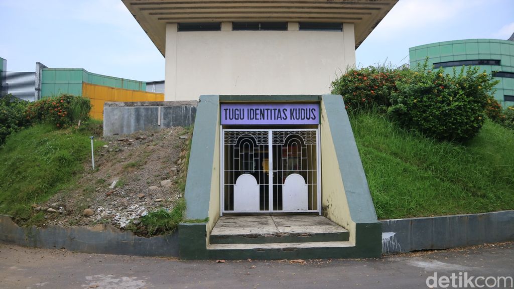Tugu Identitas Kudus merupakan salah satu objek wisata, Sabtu (1/5/2021).