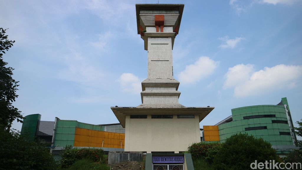 Tugu Identitas Kudus merupakan salah satu objek wisata, Sabtu (1/5/2021).
