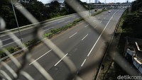 Polisi melakukan penyekatan di sejumlah titik menyusul aturan larangan mudik Lebaran.