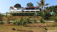 Diketahui, resort yang dibangun bertahap selama 5 tahun itu menyediakan berbagai fasilitas yang bisa dinikmati oleh traveler.