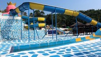 Anak Raja Resort, Cikidang, Sukabumi menghadirkan penginapan dengan waterboom yang dapat dinikmati wisatawan.