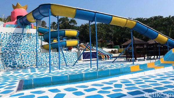 Anak Raja Resort, Cikidang, Sukabumi menghadirkan penginapan dengan waterboom yang dapat dinikmati wisatawan. Anak Raja Resort, Cikidang, Sukabumi menghadirkan penginapan dengan waterboom yang dapat dinikmati wisatawan.