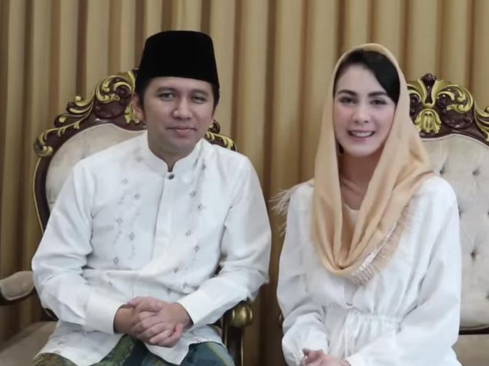 Arumi Bachsin dan Emil Dardak Arumi Bachsin dan Emil Dardak