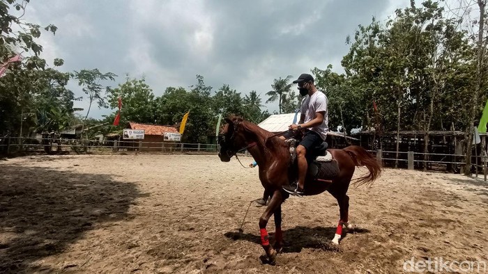 Sekolah berkuda dibuka di Karawang, Jawa Barat.