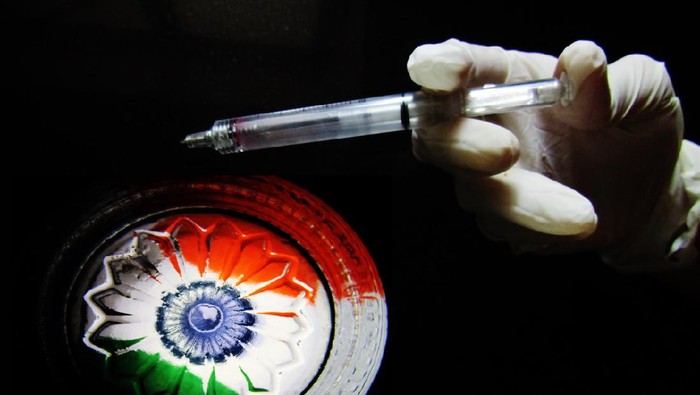 COVID-19 di India Treat India with a vaccine to produce immunity against the deadly coronavirus disease.