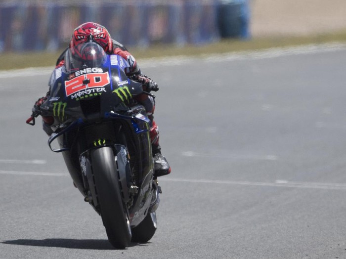 JEREZ DE LA FRONTERA, SPAIN - MAY 01: Fabio Quartararo of France and Monster Energy Yamaha MotoGP Team heads down a straight during the MotoGP of Spain - Qualifying at Circuito de Jerez on May 01, 2021 in Jerez de la Frontera, Spain. (Photo by Mirco Lazzari gp/Getty Images)