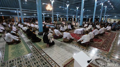Foto: Malam Selikuran Keraton Solo, Tradisi Sambut Lailatul Qadar