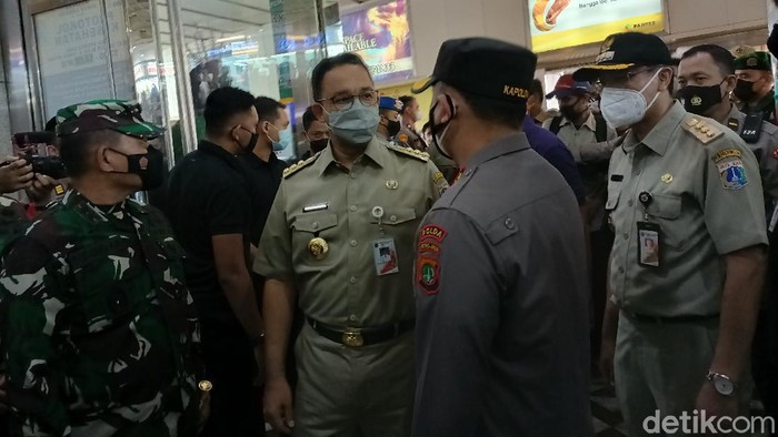 Gubernur DKI Jakarta Anies Baswedan meninjau langsung Pasar Tanah Abang.