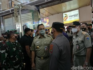 Anies, Pangdam, dan Kapolda Cek Kerumunan di Pasar Tanah Abang