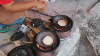 Berawal dari dirinya yang sering melihat penjual serabi kocor di beberapa tempat. Hal tersebut membuat dirinya pesanan untuk mencobanya, termasuk soal resep. Foto: detikcom/Pradito Rida Pertana