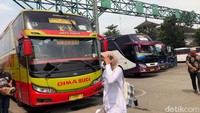 Aktivitas armada bus juga berjalan normal seperti biasanya. Tidak ada lonjakan yang signifikan.