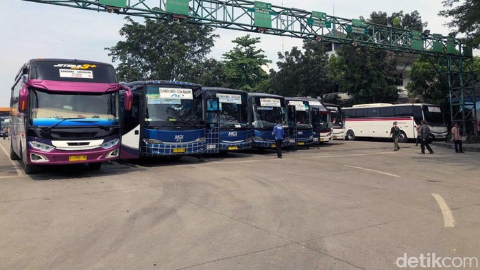 Kondisi Terminal Leuwi Panjang Bandung Jelang Larangan Mudik Jelang larangan mudik 6 Mei-7 Mei, situasi Terminal Leuwi Panjang, Kota Bandung, masih sepi. Belum tampak ada kenaikan penumpang.