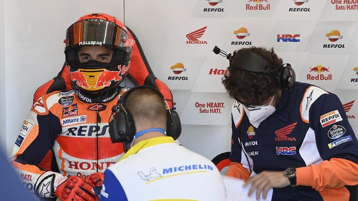 JEREZ DE LA FRONTERA, SPAIN - MAY 01: Marc Marquez of Spain and Repsol Honda Team looks on in box during the MotoGP of Spain - Qualifying at Circuito de Jerez on May 01, 2021 in Jerez de la Frontera, Spain. (Photo by Mirco Lazzari gp/Getty Images)