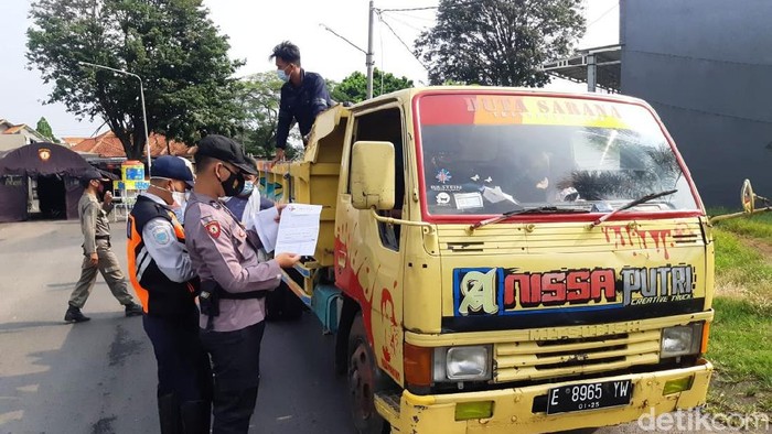 Pemudik asal Jakarta kepergok naik truk ke Kuningan