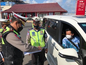 Pemudik dari Pulau Bali Digiring Tes GeNose Sebelum Masuk Jawa