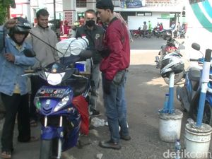 Pemudik Motor Ramai Melintas Jalur Pantura Subang Minggu Pagi