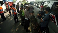 Pengetatan jalur mudik oleh Satlantas Polres Tegal tersebut mengamankan delapan mobil travel gelap yang membawa penumpang dari Jakarta dan memutar balik puluhan kendaraan pribadi pemudik awal terkait larangan mudik oleh pemerintah.