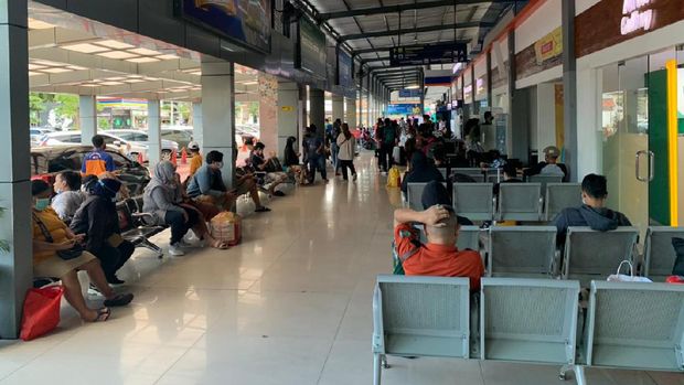 Penumpang KA di Stasiun Pasar Turi dan Gubeng Masih Normal