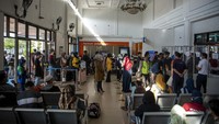 PT Kereta Api Indonesia (Persero) Divre III Palembang bekerja sama dengan Farmalab menghadirkan layanan pemeriksaan GeNose C19 di enam stasiun yang ada di Sumatera Selatan yaitu Stasiun Kertapati, Prabumulih, Muara Enim, Lahat, Tebing Tinggi dan Lubuk Linggau dengan biaya sebesar Rp30 ribu per orang.