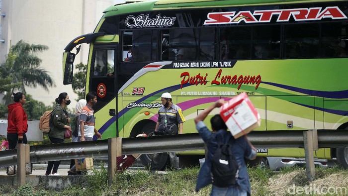 Terminal Terpadu Pulo Gebang disipakan untuk perjalanan mendesak dan nonmudik. Begini kondisi di Terminal Terpadu Pulo Gebang, Jakarta, jelang larangan mudik, Minggu (2/5).