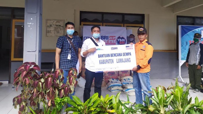 Sebagai salah satu wilayah yang terkena dampak parah, BRI menyalurkan bantuan pascagempa bagi masyarakat di wilayah Lumajang.