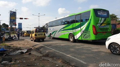 Potret Perbatasan Bekasi-Karawang Jelang Pemberlakuan Larangan Mudik