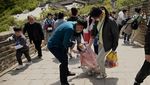 Santuy Tanpa Masker, Wisatawan Banjiri Tembok Besar China